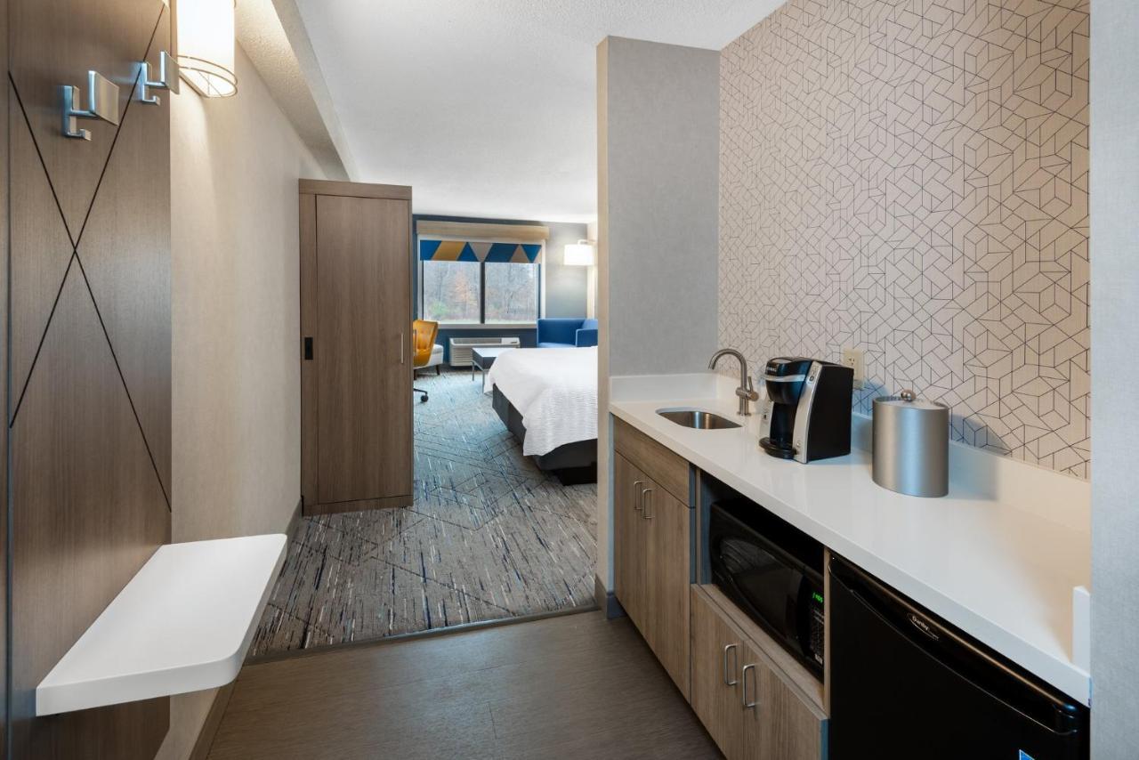 Holiday Inn Express & Suites Wadsworth By Ihg Exteriör bild