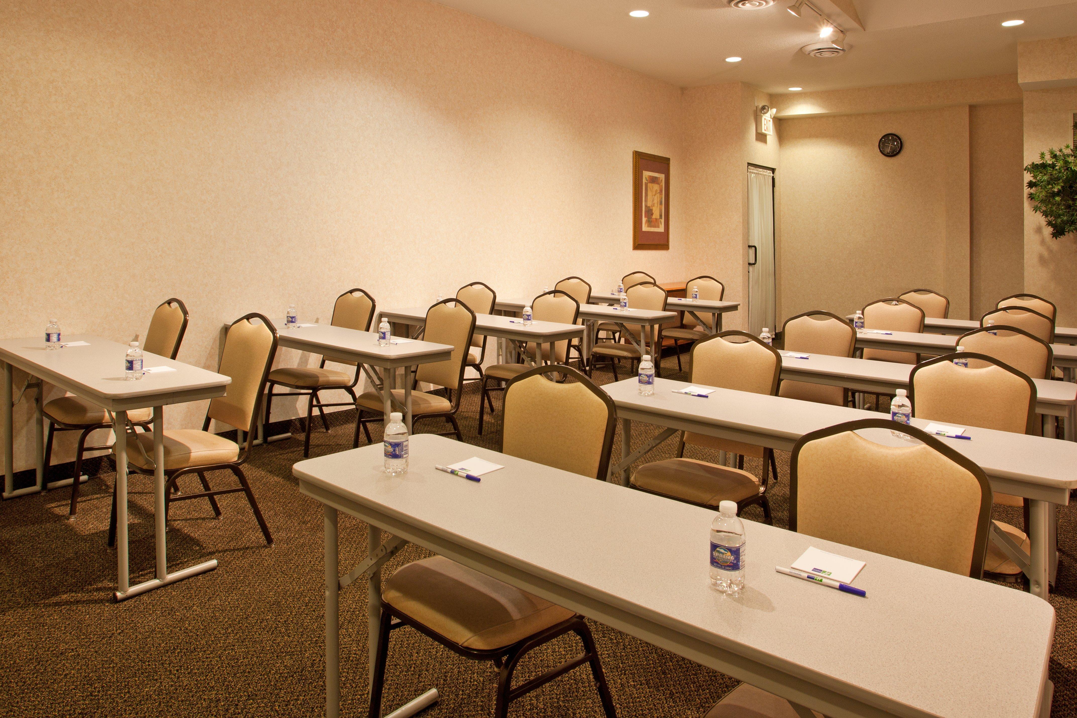 Holiday Inn Express & Suites Wadsworth By Ihg Exteriör bild