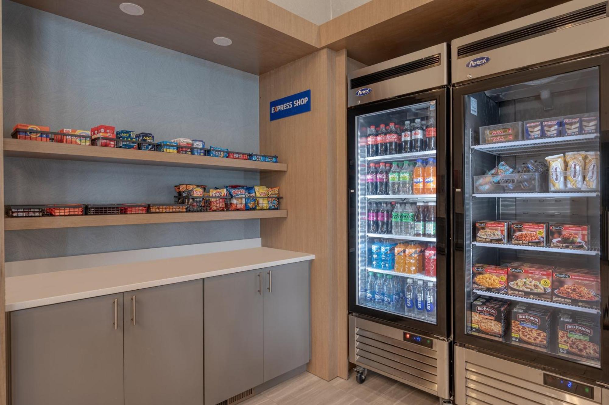 Holiday Inn Express & Suites Wadsworth By Ihg Exteriör bild