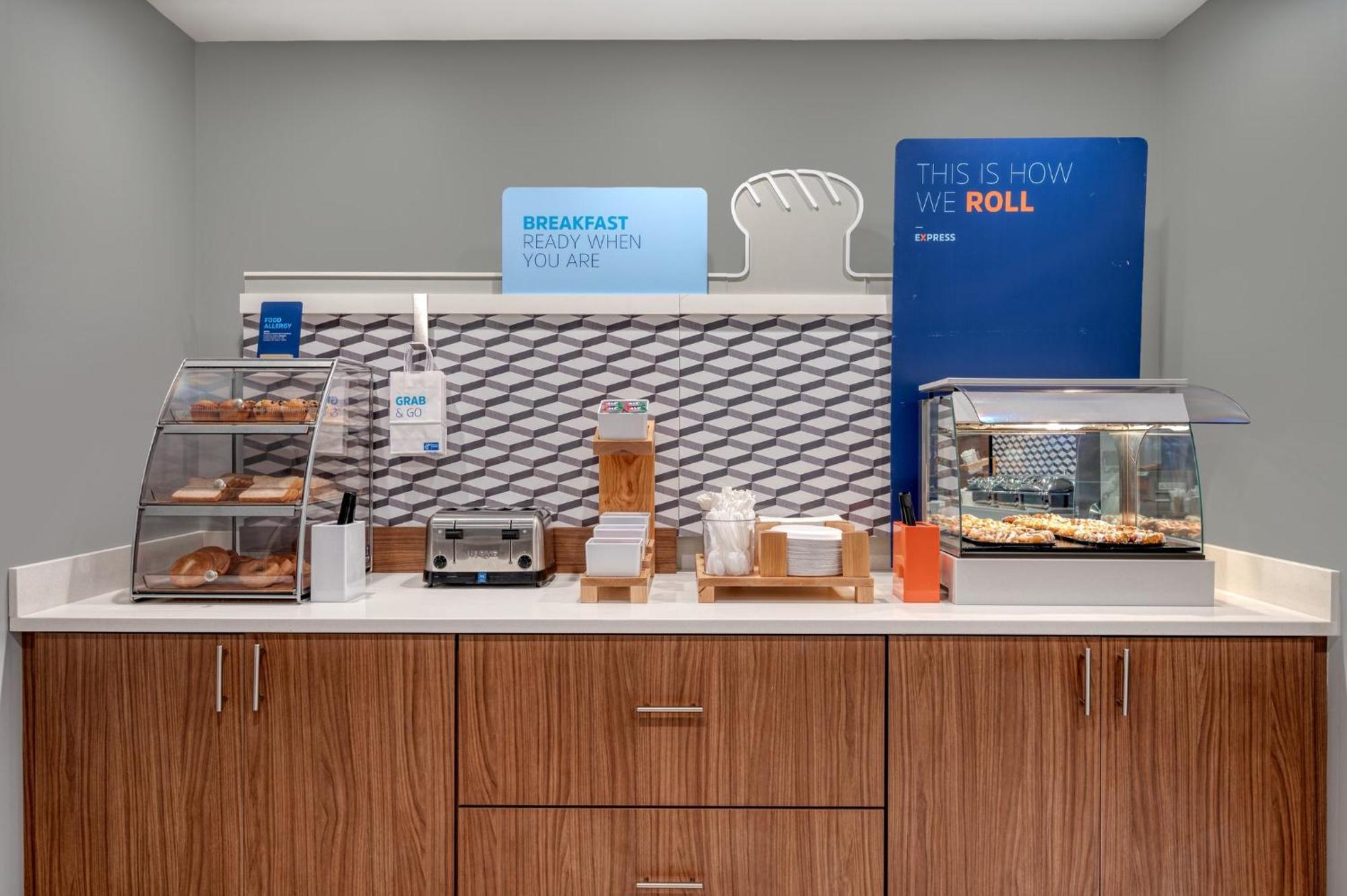 Holiday Inn Express & Suites Wadsworth By Ihg Exteriör bild