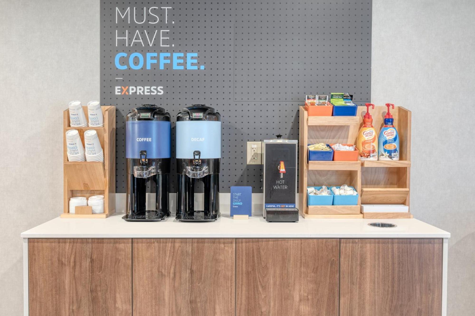 Holiday Inn Express & Suites Wadsworth By Ihg Exteriör bild
